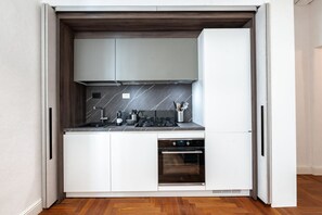 Kühlschrank, Ofen, Herdplatte, Geschirrspüler