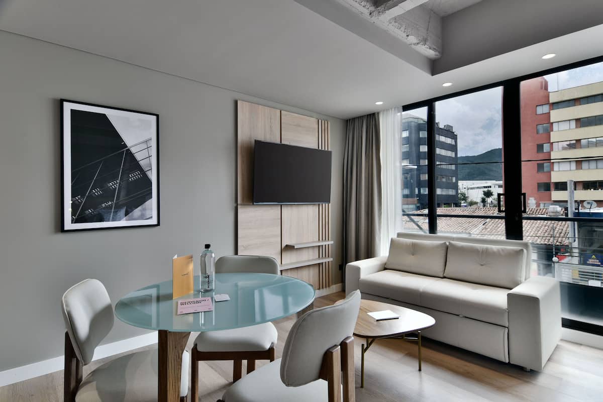 Appartement, 2 slaapkamers (8) | Woonruimte | Een smart-tv