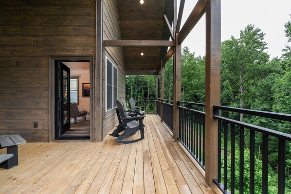 House - Brand NEW 2bed 2bath w Hot Tub (Sevierville)