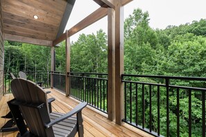 House | 2 bedrooms, Internet - Brand NEW 2bed 2bath w Hot Tub (Sevierville)