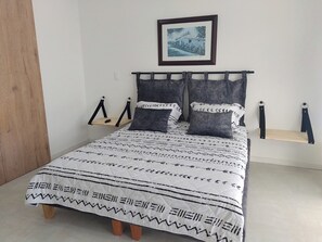 4 bedrooms, desk, WiFi, bed sheets - CASA ILAMA HOSPEDAJE BOUTIQUE un espaciocon el confort  de un hotel. (Valle del Cauca)