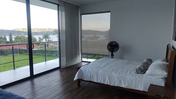 4 habitaciones, escritorio, wifi y ropa de cama