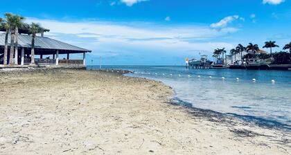 Haven Waterfront Walk to Beach, Pool, Kayak, Games