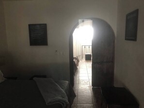 1 habitación, tabla de planchar con plancha, wifi y ropa de cama 