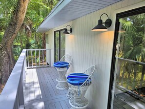 Terrace/patio - MANATEE MANOR, Swim with Manatees! 3bdrm 2 bth home Crystal River with PET Bdrm! (Crystal River)