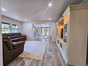 Interior - MANATEE MANOR, Swim with Manatees! 3bdrm 2 bth home Crystal River with PET Bdrm! (Crystal River)