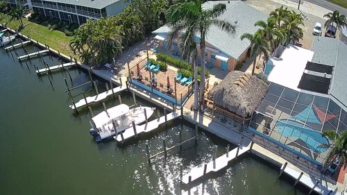 Cozy 1-bedroom hotel suite with AC, WiFi in wonderful Saint James City