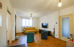 Smart-TV, Kamin, DVD-Player, Tischfußball