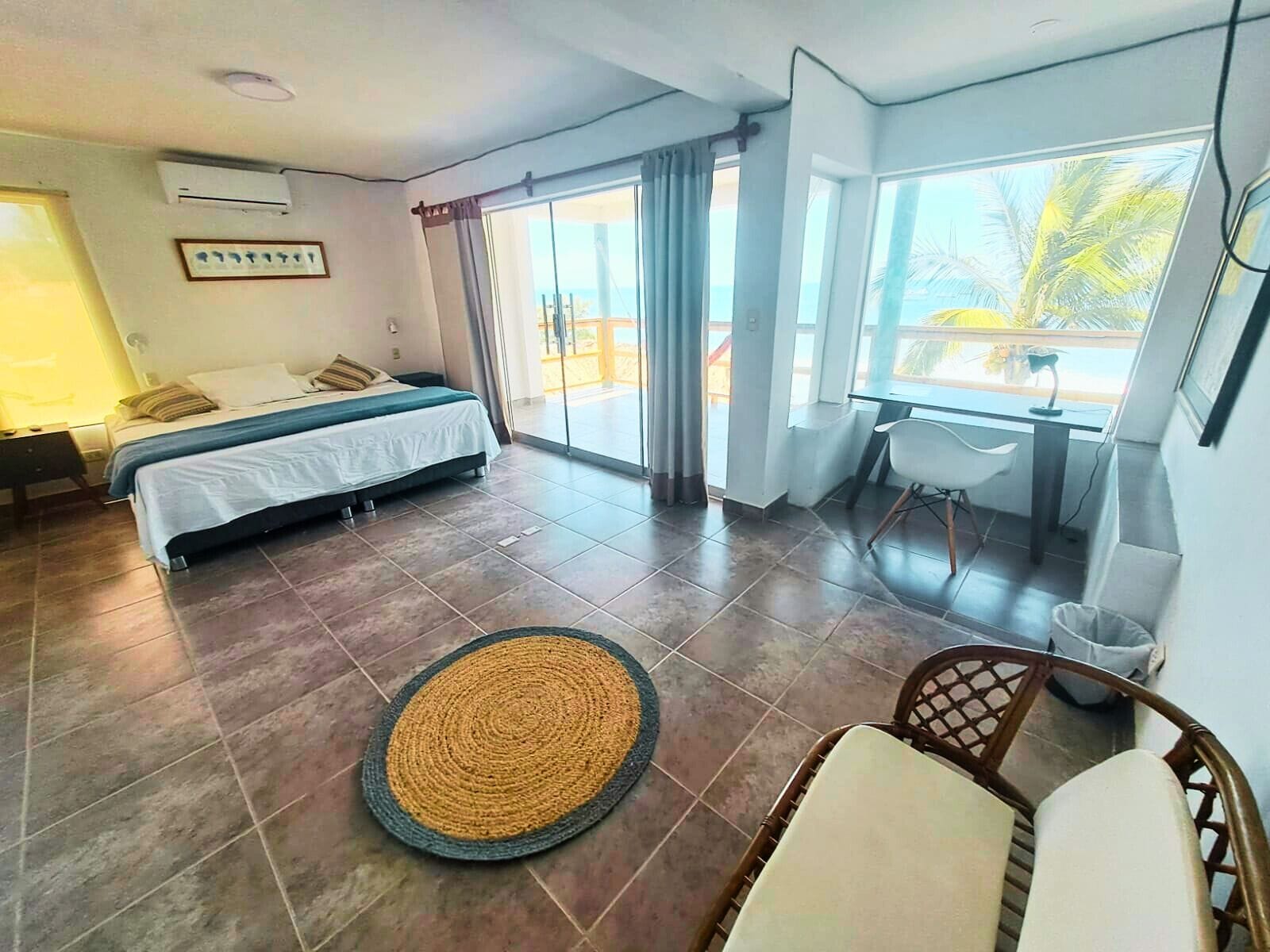 Deluxe-værelse - balkon - strandudsigt | Individuelt design, individuel indretning, skrivebord