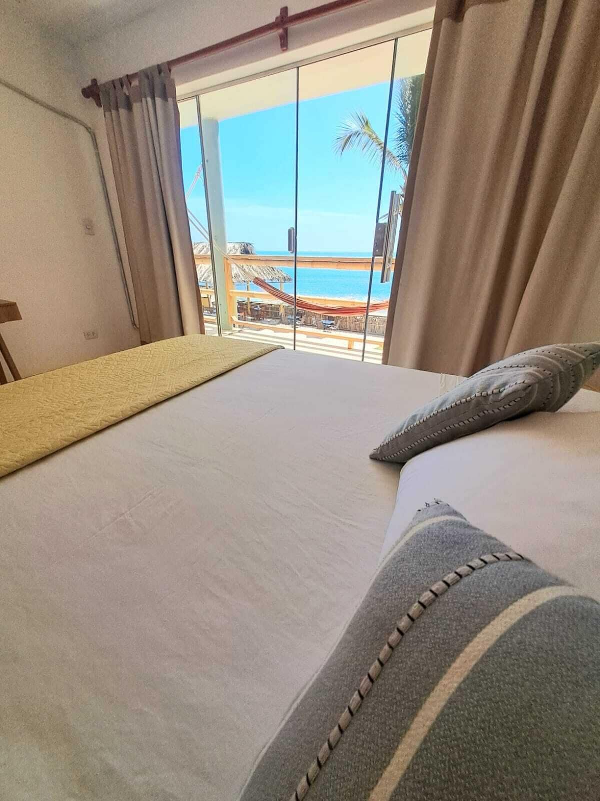 Decoración personalizada, muebles diferentes y escritorio 