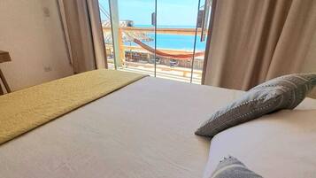 Decoración personalizada, muebles diferentes y escritorio