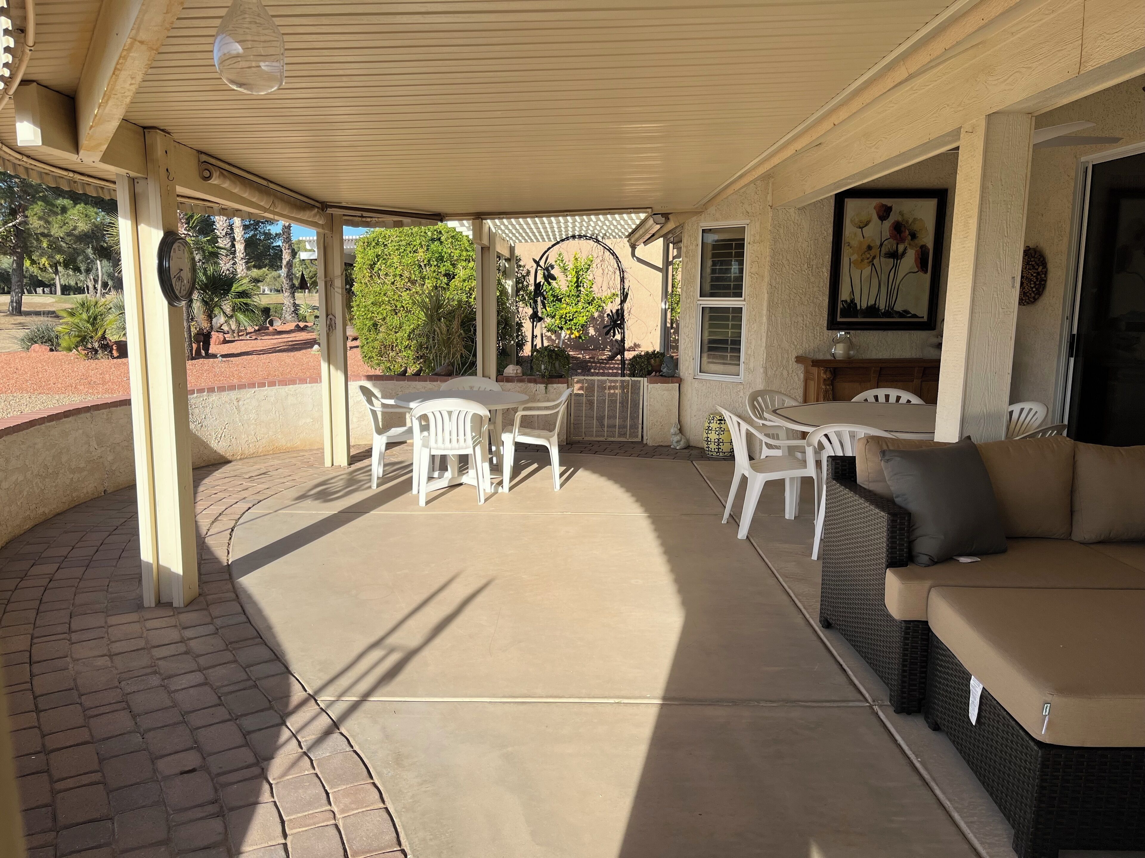 Beautiful 2-bedroom house with large patio on golf course in sunny Sun City West