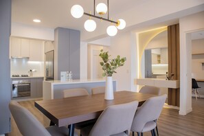 Apartment, 3 Bedrooms (1004) | Dining room - Alameda by Wynwood House (Lima)