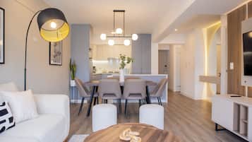 Apartment, 3 Bedrooms (1004) | Living area | 40-inch Smart TV with cable channels