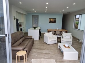 Smart TV, mesa de pingue-pongue