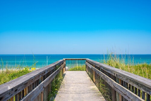 Private 1BR Apt w Kitchen, Porch, Patio on Culdesac & 3 Blocks from Beach Access