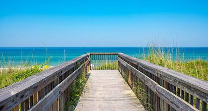 Private 1BR Apt w Kitchen, Porch, Patio on Culdesac & 3 Blocks from Beach Access