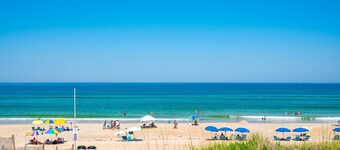 Private 1BR Apt w Kitchen, Porch, Patio on Culdesac & 3 Blocks from Beach Access