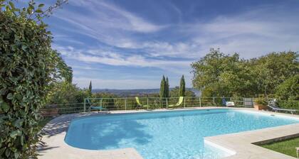 Wohnung in einem Ferienhaus mit W-LAN, Whirlpool, privatem Pool, TV, Innenhof, Panoramablick