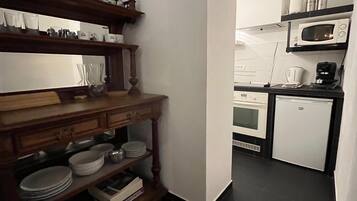 Fridge, microwave, oven, cookware/dishes/utensils