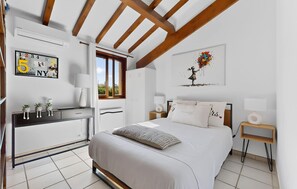 6 slaapkamers, een strijkplank/strijkijzer, gratis wifi, beddengoed