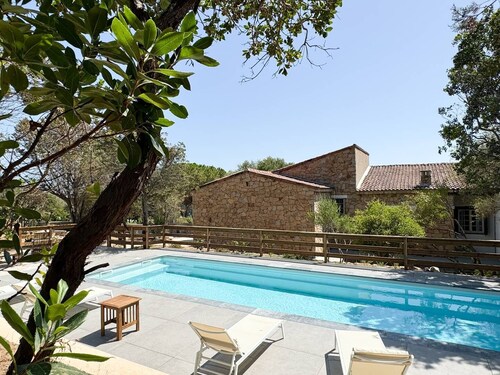 Villa NAOMI, swimming pool, 100 m from the beach