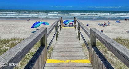 Charming 1-bedroom 1 Roger’s Bay campground withfabulous North Topsail Beach