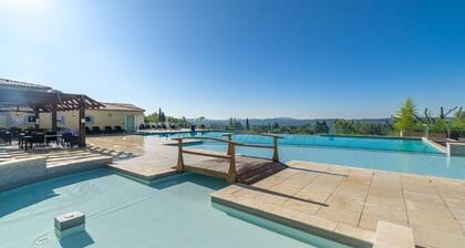 Cosy studio | 2 piscines + vues imprenables