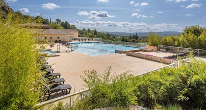 Cosy studio | 2 piscines + vues imprenables