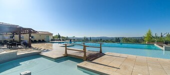 Accès aux piscines | Studio climatisé avec balcon