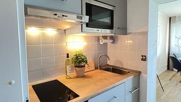 Dishwasher, highchair