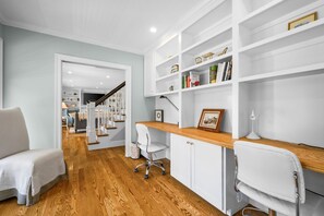 Interior - Coastal Escape: Steps to Red River Beach (Harwich Port)