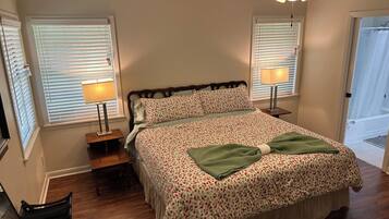 3 chambres, fer et planche à repasser, lit de bébé portatif