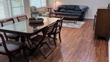 Una Smart TV, libros