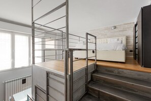 1 bedroom, iron/ironing board, WiFi, bed sheets - GuestHost - Modern 30 sqm studio apartment, ideal for 2 people, located on the ground floor of a building WITHOUT a lift (one step down to access it).The property is located in the Gorla district, full of all services and well connected thanks to local p (Milano)