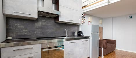 Refrigerador, horno, parrilla de estufa y lavavajillas