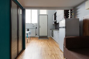 Interior - GuestHost - Modern 30 sqm studio apartment, ideal for 2 people, located on the ground floor of a building WITHOUT a lift (one step down to access it).The property is located in the Gorla district, full of all services and well connected thanks to local p (Milano)