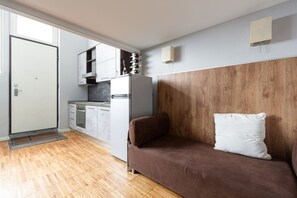 Interior - Modern 30 sqm studio apartment, ideal for 2 people, located on the ground floor of a building WITHOUT a lift (one step down to access it).The property is located in the Gorla district, full of all services and well connected thanks to local public transp (Milano)