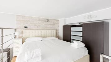 BĂŒgeleisen/BĂŒgelbrett, WLAN, BettwĂ€sche