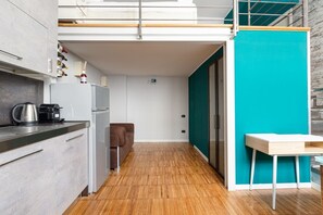 Interior - GuestHost - Modern 30 sqm studio apartment, ideal for 2 people, located on the ground floor of a building WITHOUT a lift (one step down to access it).The property is located in the Gorla district, full of all services and well connected thanks to local p (Milano)
