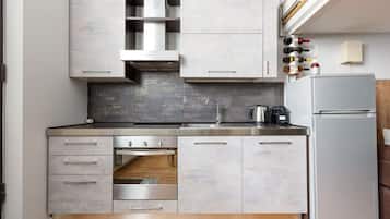 Frigorifero, forno, piano cottura, lavastoviglie