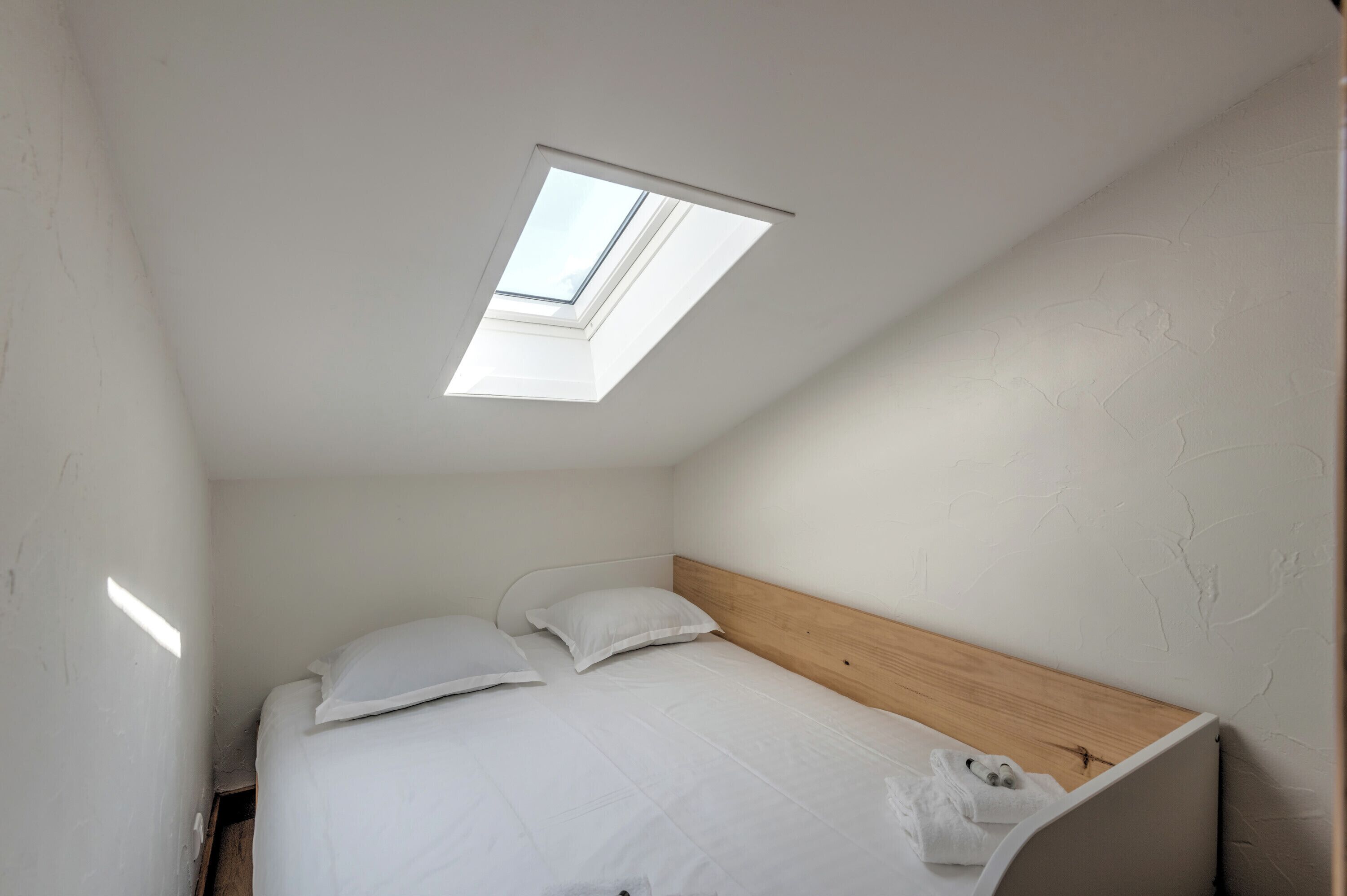 2 chambres, fer et planche à repasser, Wi-Fi, draps fournis