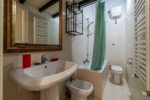Hair dryer, bidet - Fori Imperiali Pretty Apartment (Roma)