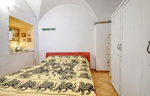 Planxa i posts de planxar, un bressol de viatge i Internet