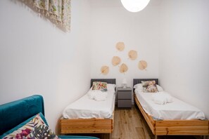 2 bedrooms, iron/ironing board, WiFi, bed sheets