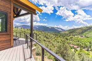Terrace/patio - Durango Luxury-Stunning Views! Easy to Town or Ski (Durango)