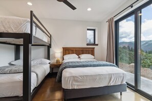 4 bedrooms, iron/ironing board, travel cot, free WiFi - Durango Luxury-Stunning Views! Easy to Town or Ski (Durango)