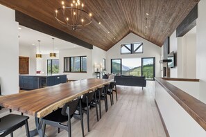 Interior - Durango Luxury-Stunning Views! Easy to Town or Ski (Durango)