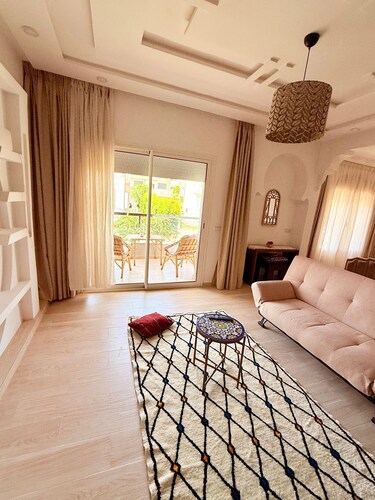 Villa in a secure residence with communal swimming pool, playground, sports facilities 