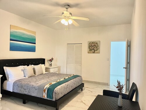 2-Bedroom Suite near Grace Bay Providenciales 